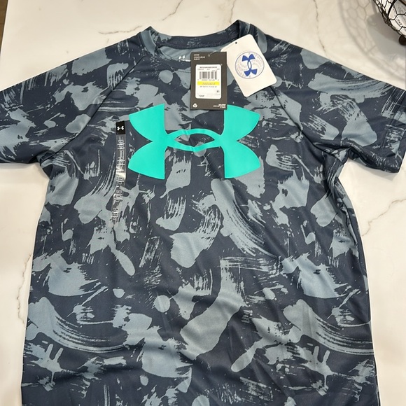 NWT Under Armour Boys' Short Sleeve T-Shirt sz Medium - Picture 2 of 4